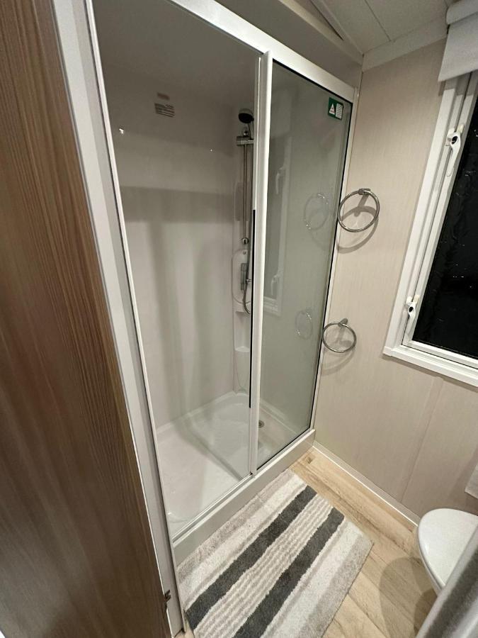 Luxurious 6 Berth Swift Bordeaux On Lyons Robin Hood Rhyl Villa Meliden Exterior photo
